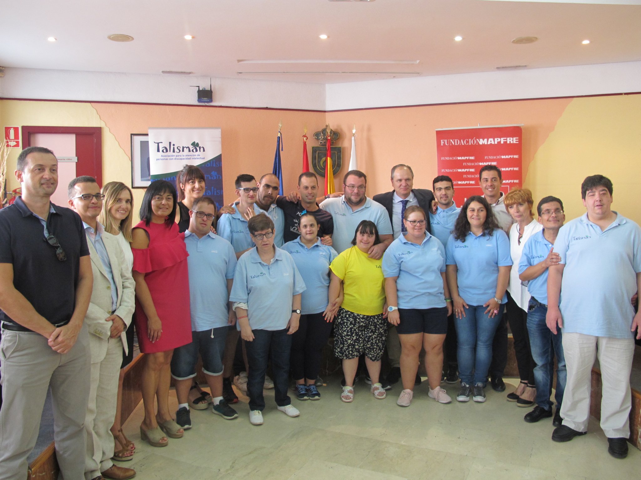 Firma de un nuevo convenio entre Talismán, el Ayuntamiento de la localidad y Fundación Mapfre